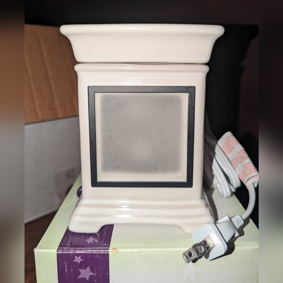 Scentsy Gallery - Cream Warmer with Blue and Silver Dazzle Frame New in Box - Picture 5 of 9